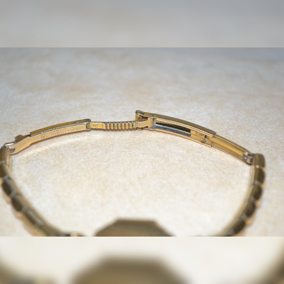 10k Gold Filled Bulova 21 Jewels Wind Up w/Adjustable Gold Filled Band Ladies - Picture 13 of 16